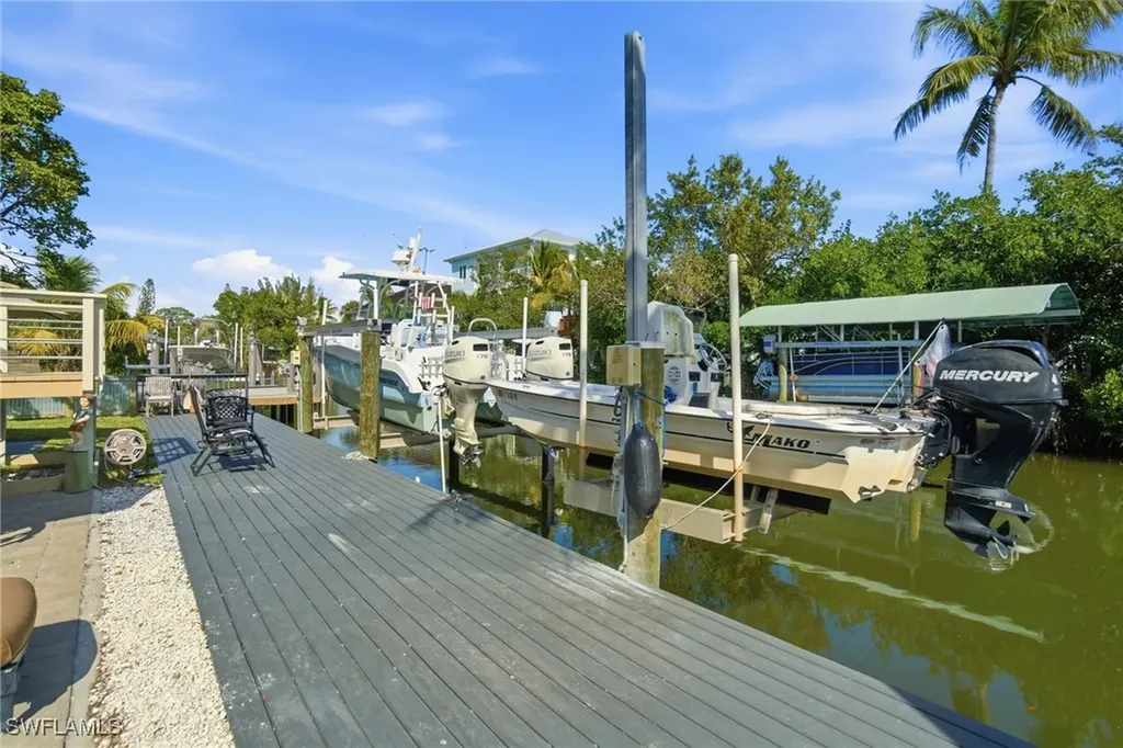 1286 Venetian Way Naples FL 34110