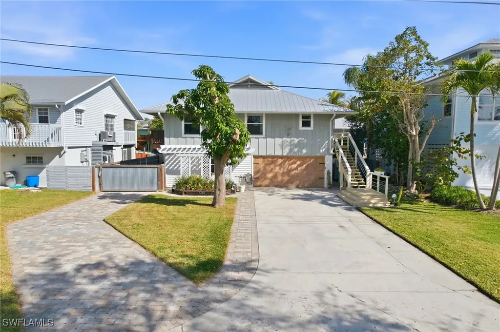 1286 Venetian Way Naples FL 34110