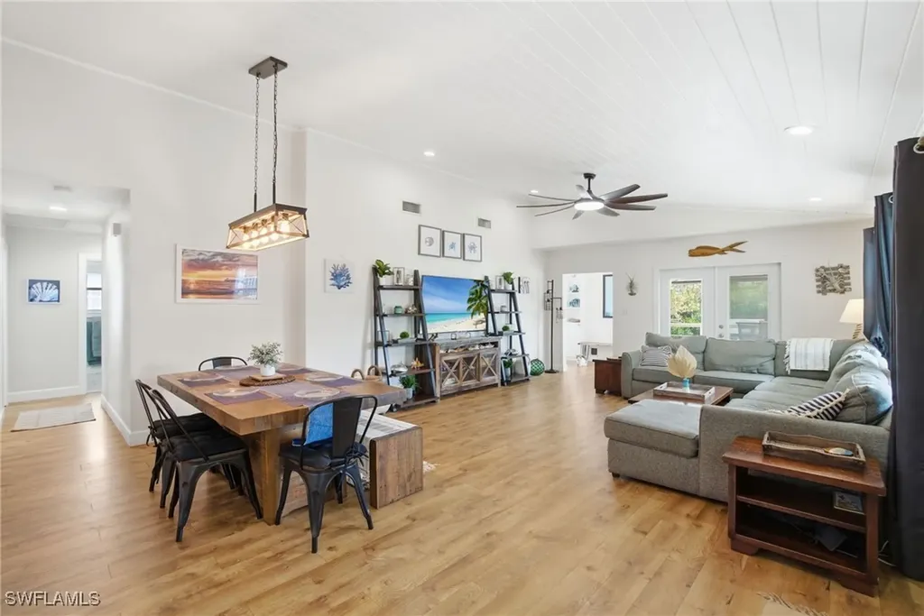 1286 Venetian Way Naples FL 34110