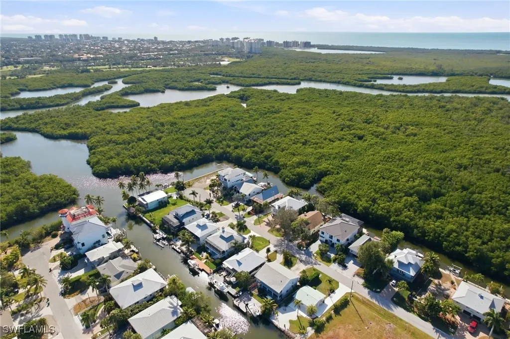 1286 Venetian Way Naples FL 34110