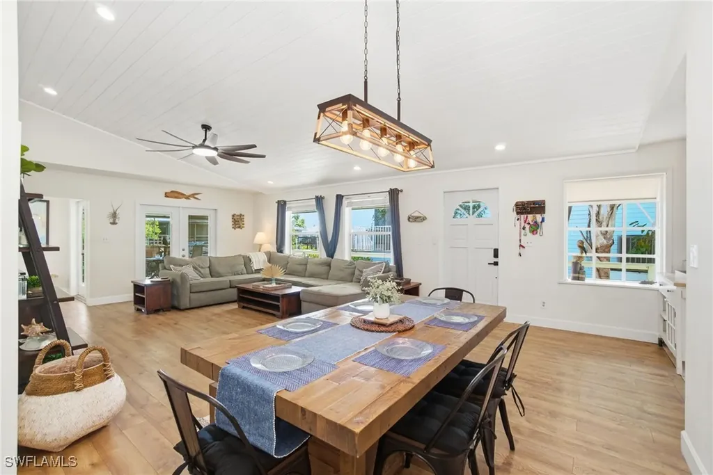 1286 Venetian Way Naples FL 34110