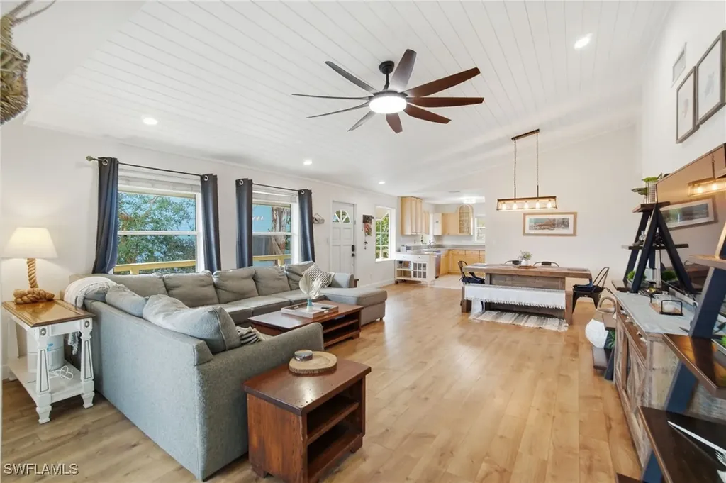 1286 Venetian Way Naples FL 34110