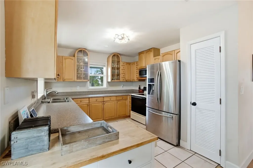 1286 Venetian Way Naples FL 34110