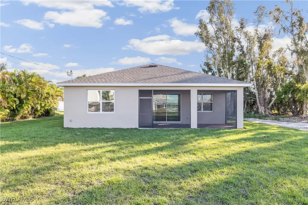567 Spring Hill Lake Loop Cape Coral FL 33993