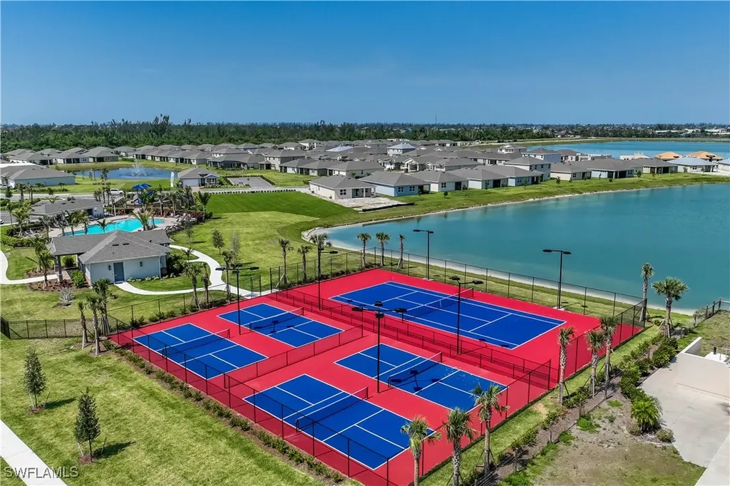 567 Spring Hill Lake Loop Cape Coral FL 33993