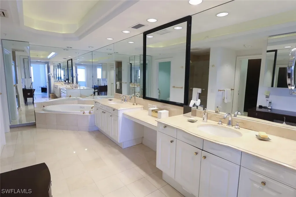 8665 Bay Colony Drive Naples FL 34108