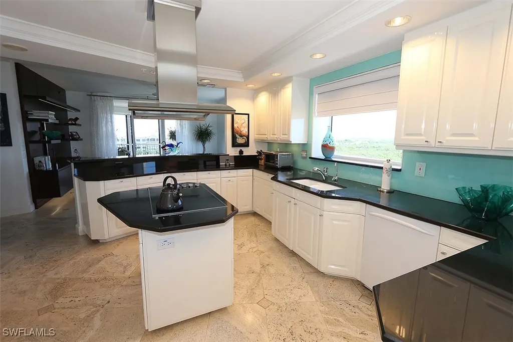 8665 Bay Colony Drive Naples FL 34108