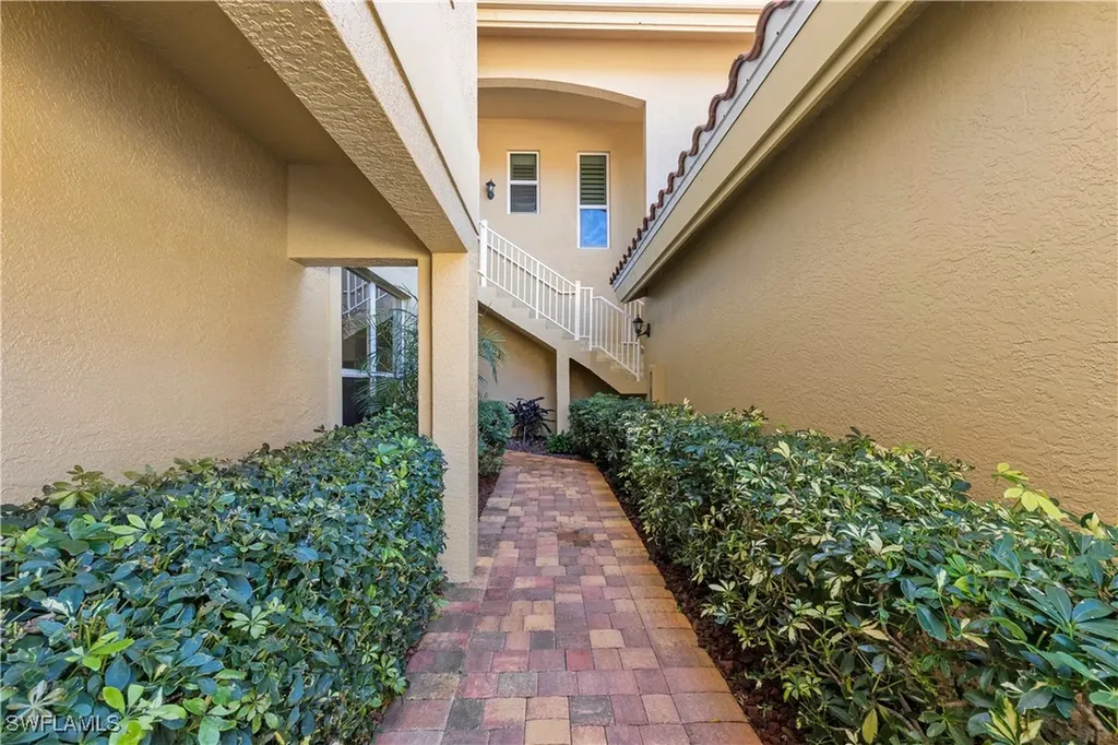 1875 Les Chateaux Boulevard Naples FL 34109