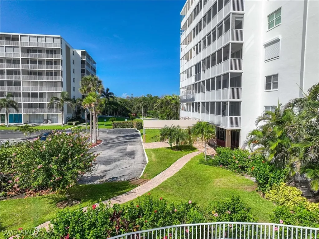 5 Bluebill Avenue Naples FL 34108