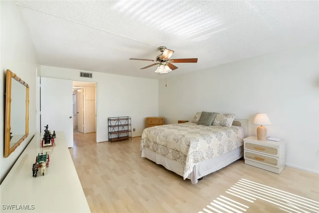 247 Winners Circle Naples FL 34112