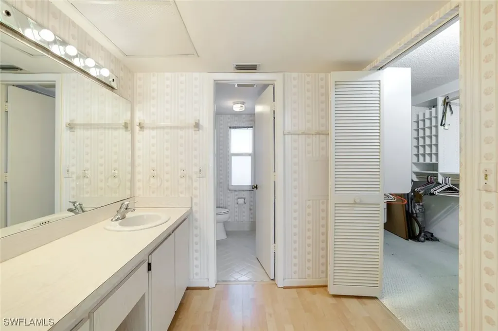 247 Winners Circle Naples FL 34112