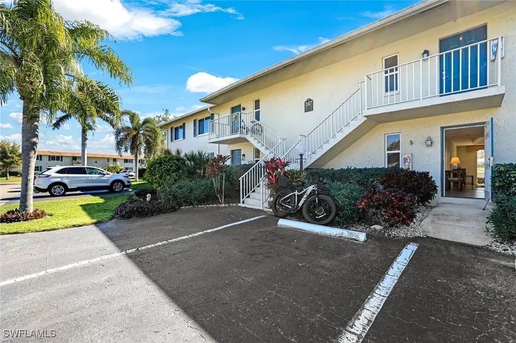 247 Winners Circle Naples FL 34112