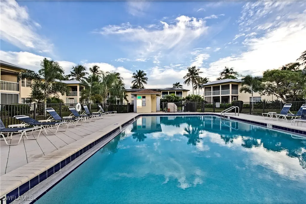 247 Winners Circle Naples FL 34112