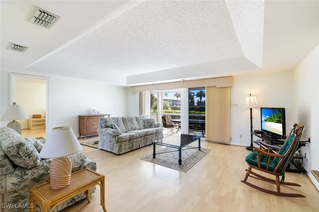 247 Winners Circle Naples FL 34112