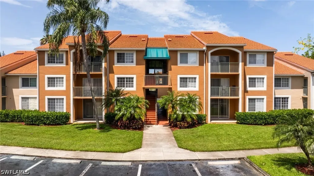 1265 Wildwood Lakes Boulevard Naples FL 34104