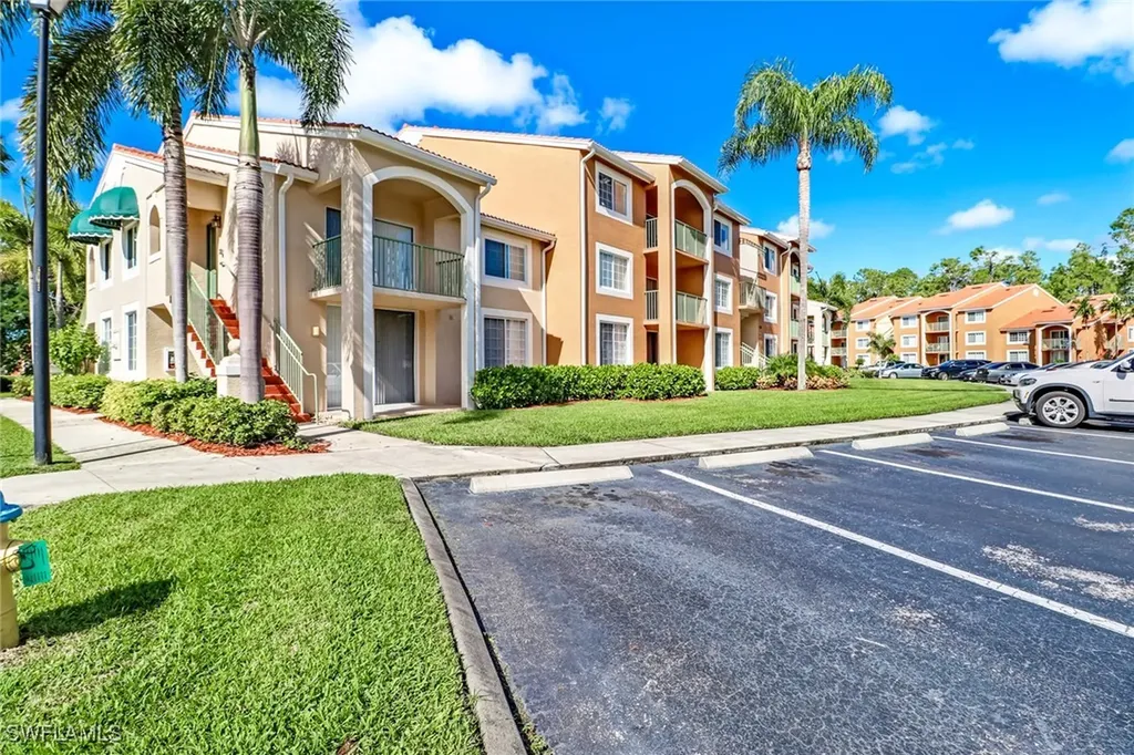 1265 Wildwood Lakes Boulevard Naples FL 34104