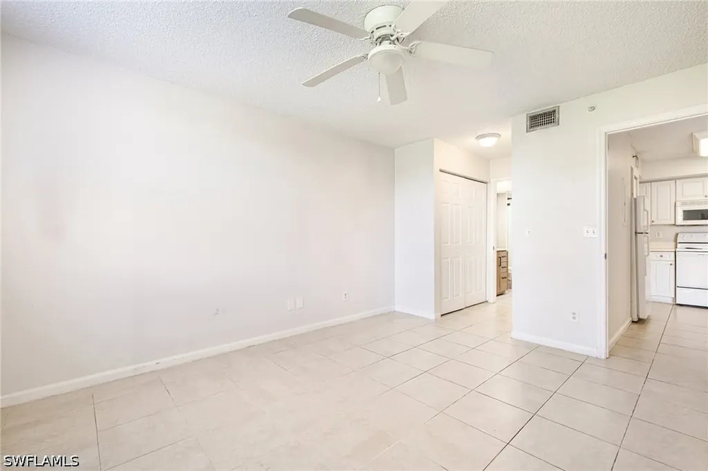 1265 Wildwood Lakes Boulevard Naples FL 34104