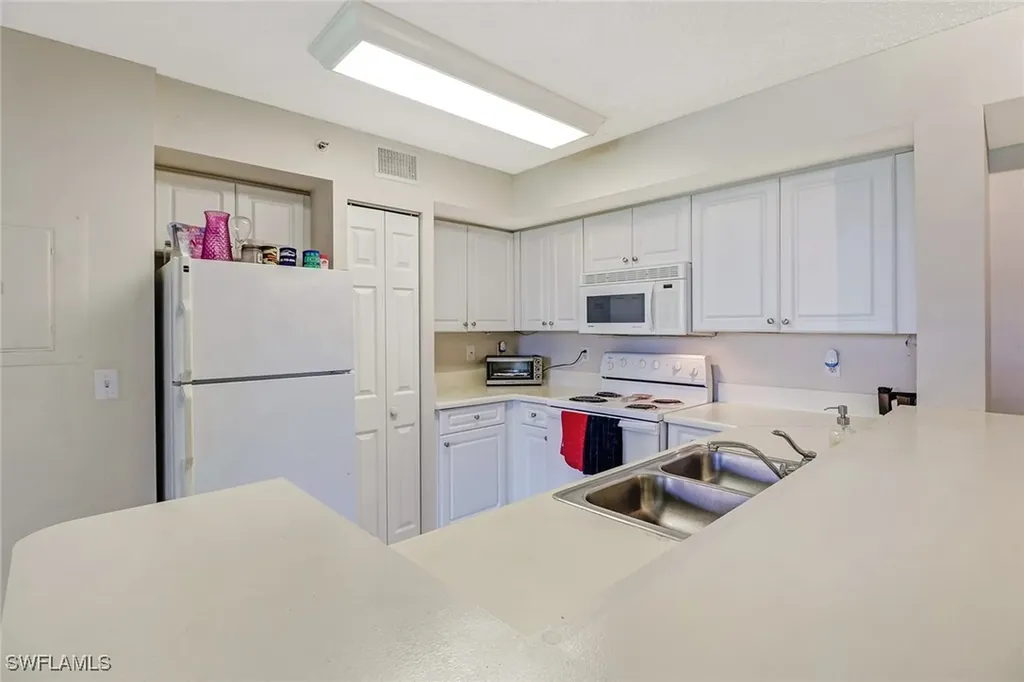 1265 Wildwood Lakes Boulevard Naples FL 34104