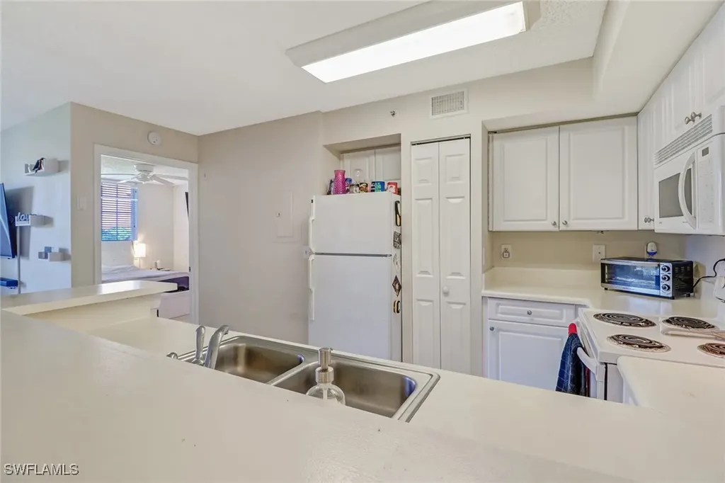 1265 Wildwood Lakes Boulevard Naples FL 34104