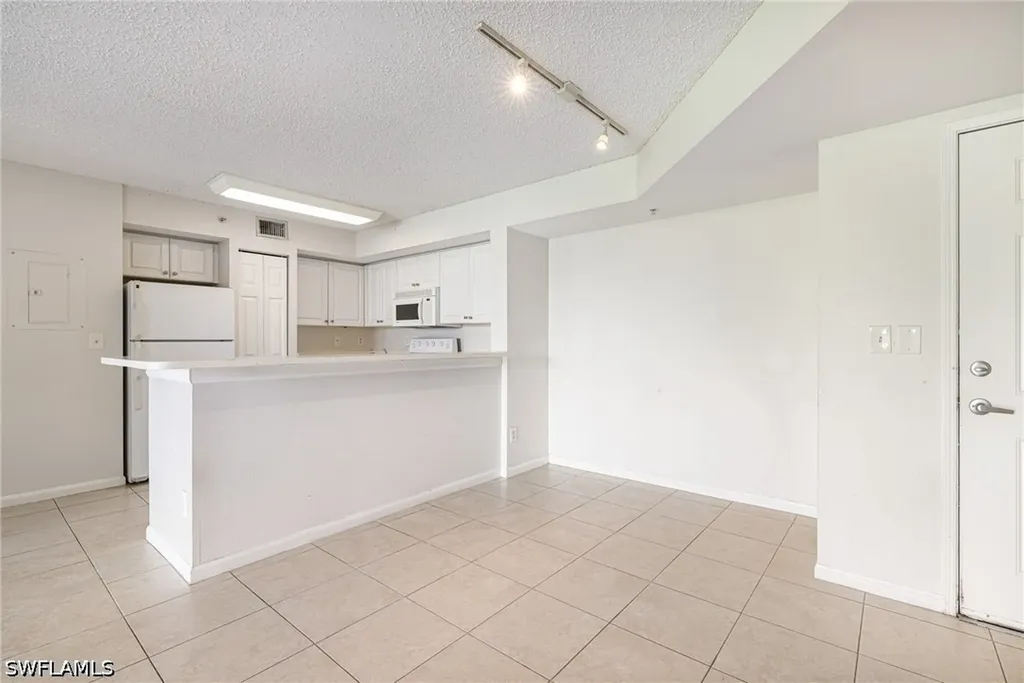 1265 Wildwood Lakes Boulevard Naples FL 34104