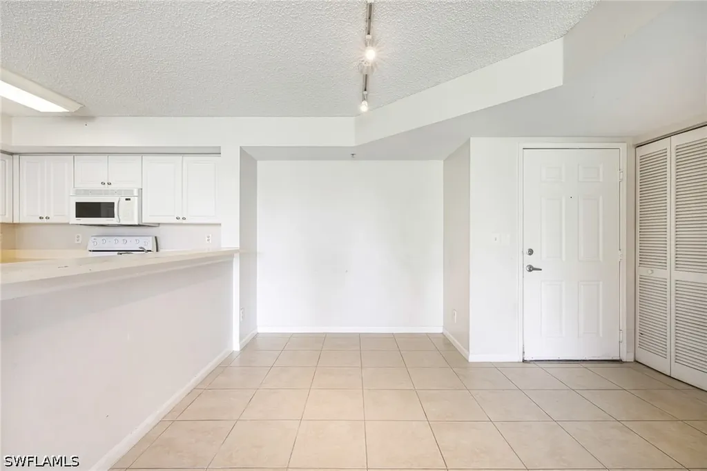 1265 Wildwood Lakes Boulevard Naples FL 34104