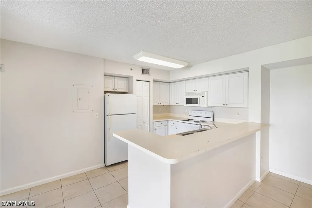 1265 Wildwood Lakes Boulevard Naples FL 34104