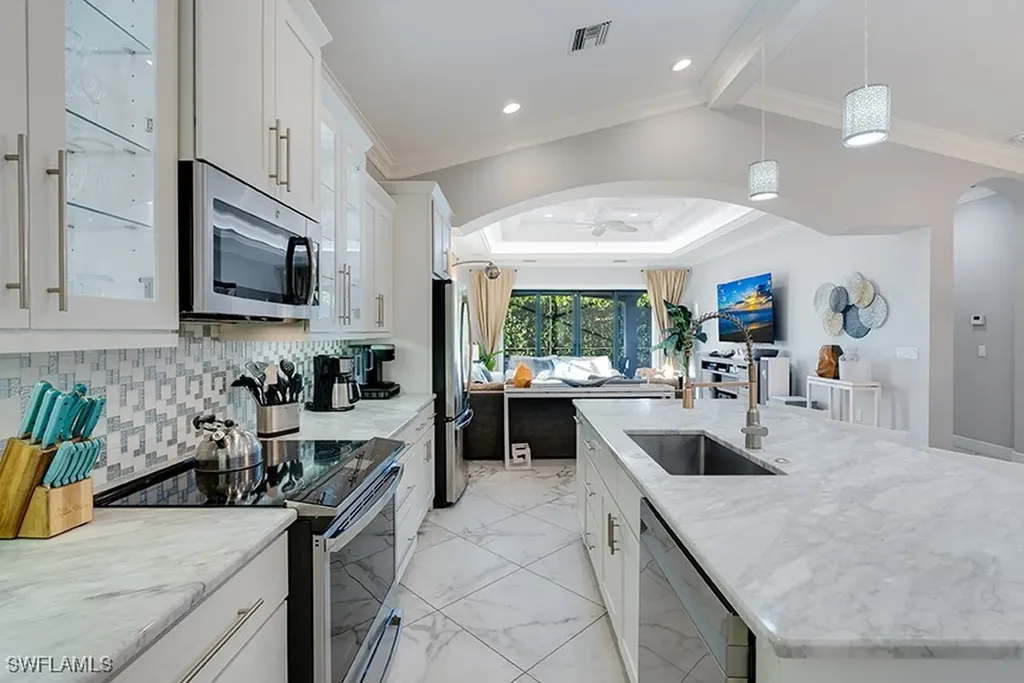 735 99th Avenue N Naples FL 34108
