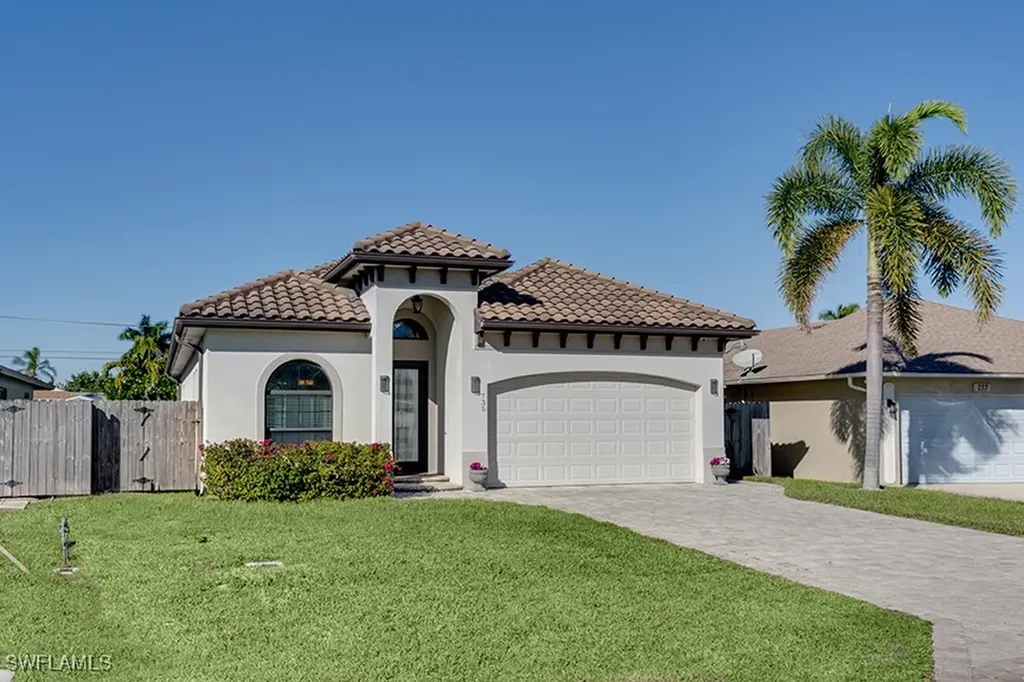 735 99th Avenue N Naples FL 34108