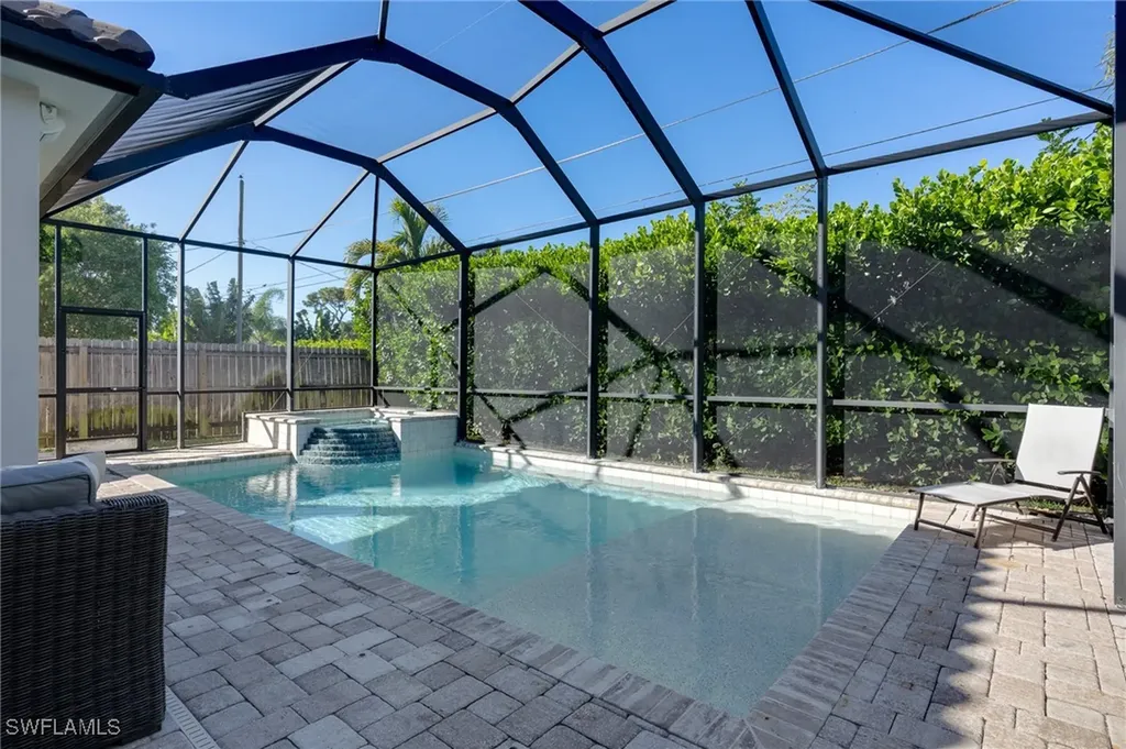 735 99th Avenue N Naples FL 34108