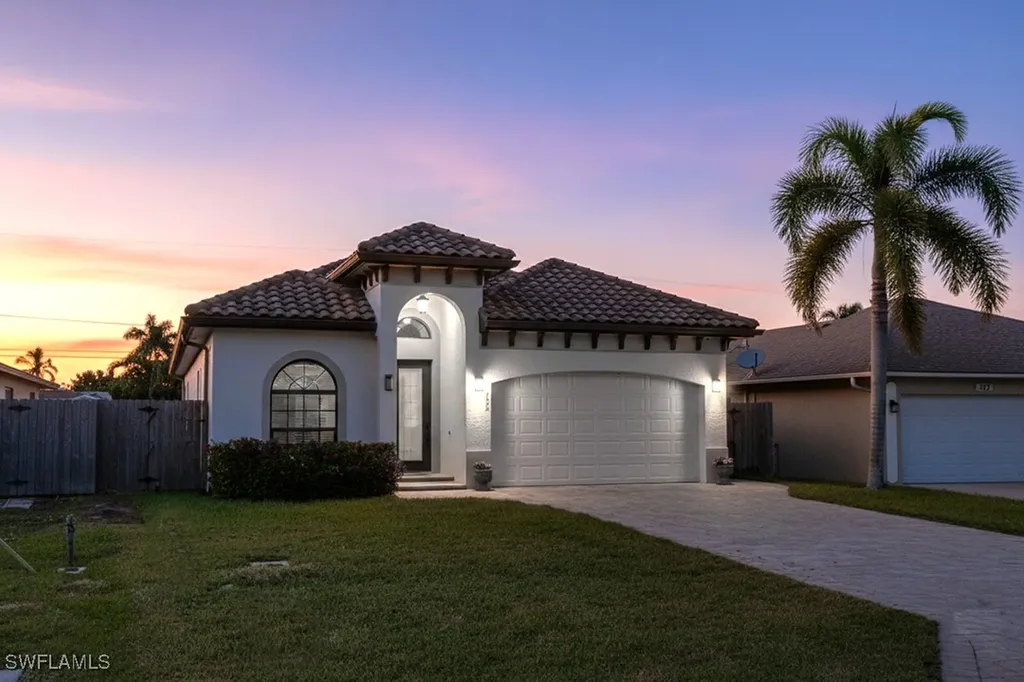 735 99th Avenue N Naples FL 34108