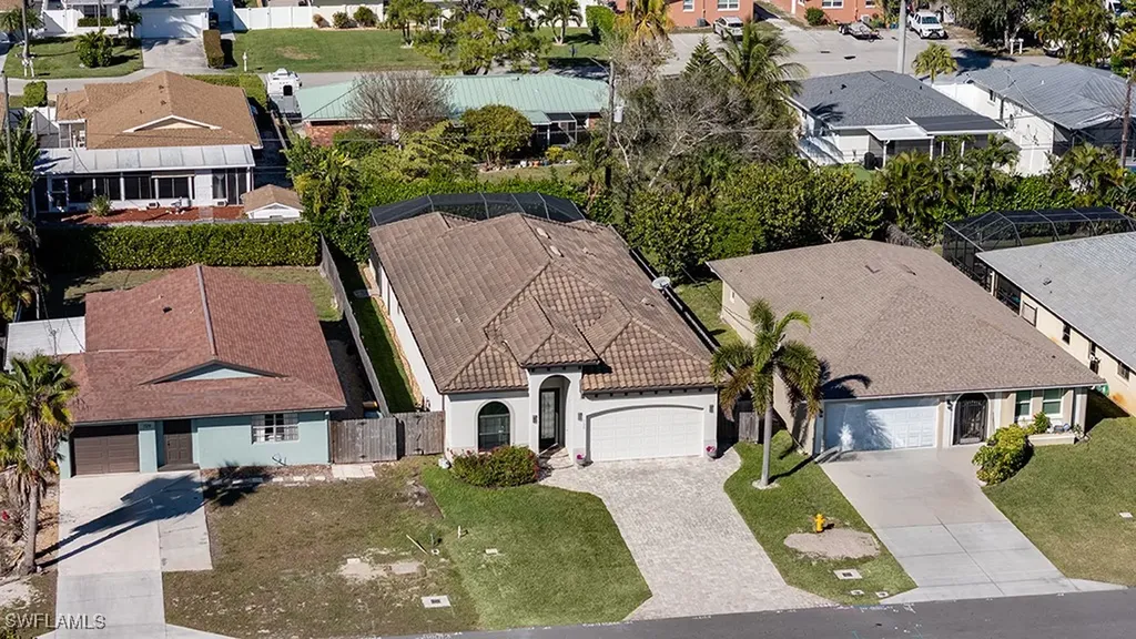 735 99th Avenue N Naples FL 34108