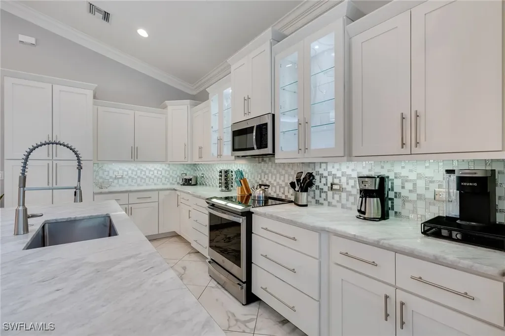 735 99th Avenue N Naples FL 34108
