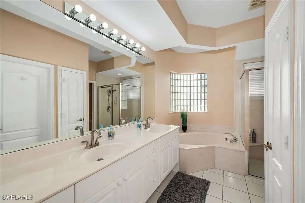 934 Marble Drive Naples FL 34104