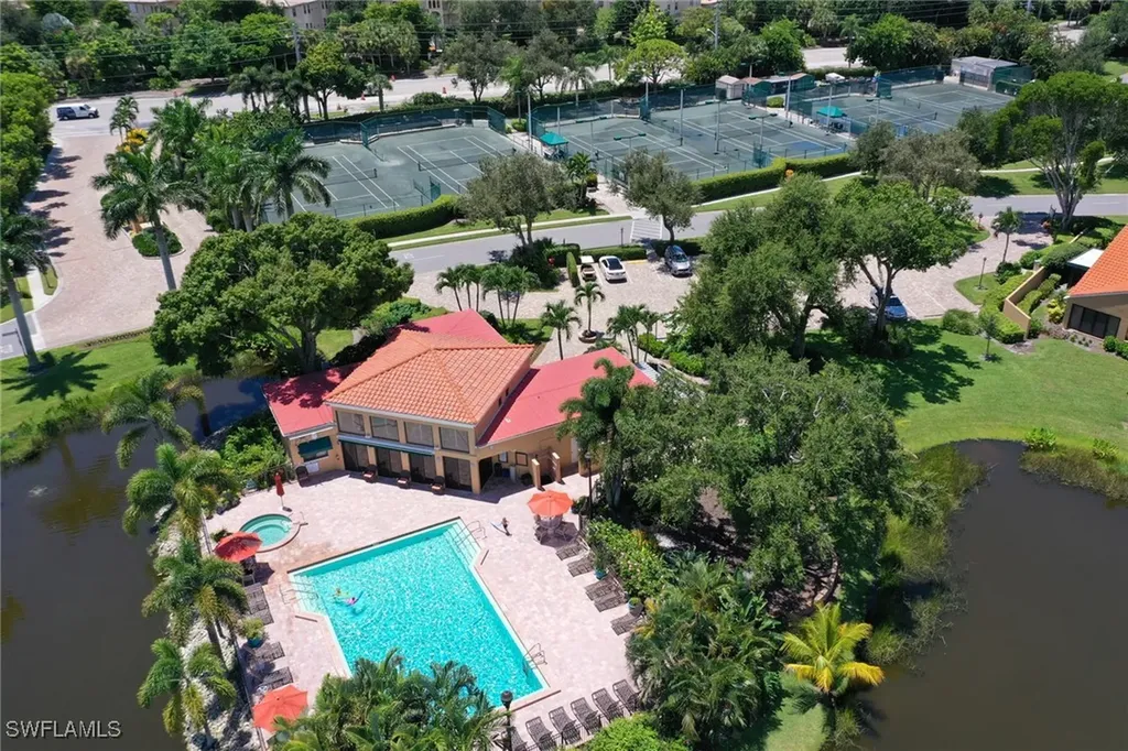 805 Reef Point Circle Naples FL 34108