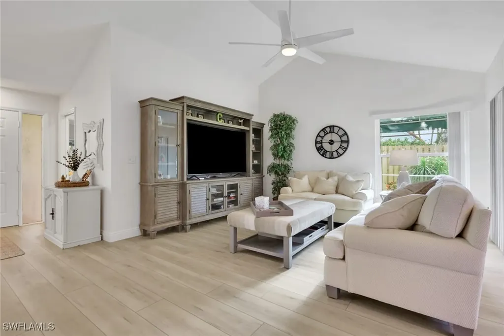 805 Reef Point Circle Naples FL 34108
