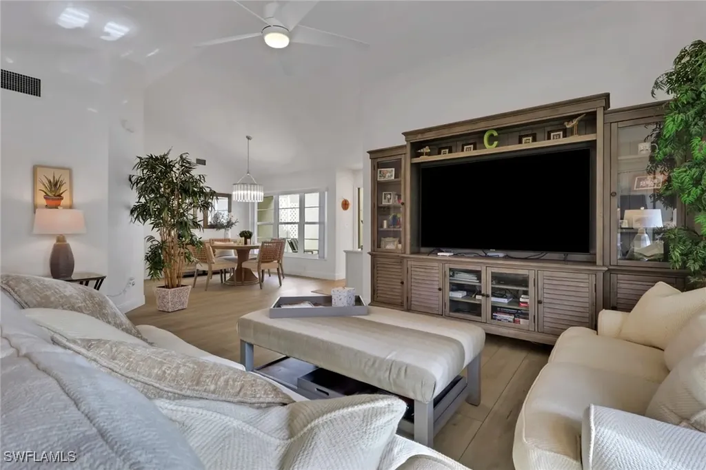 805 Reef Point Circle Naples FL 34108