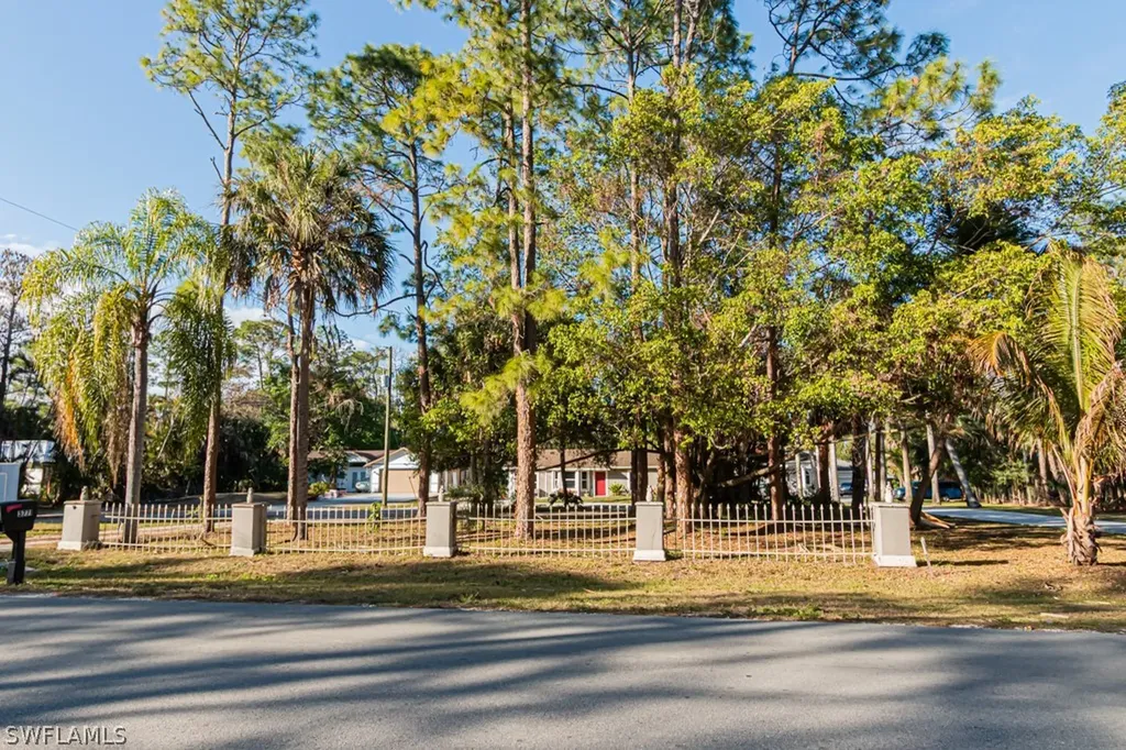 Naples FL, 3771 31ST Avenue SW