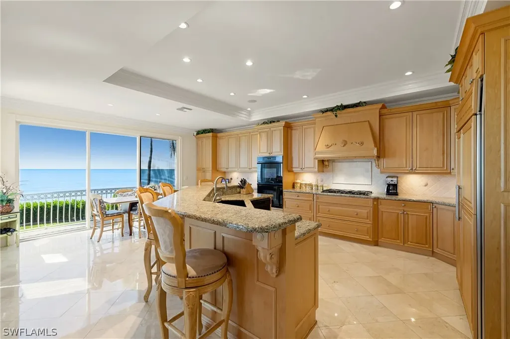 25 2nd Avenue S Naples FL 34102