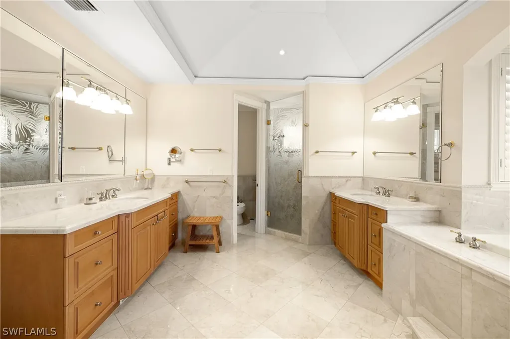 25 2nd Avenue S Naples FL 34102