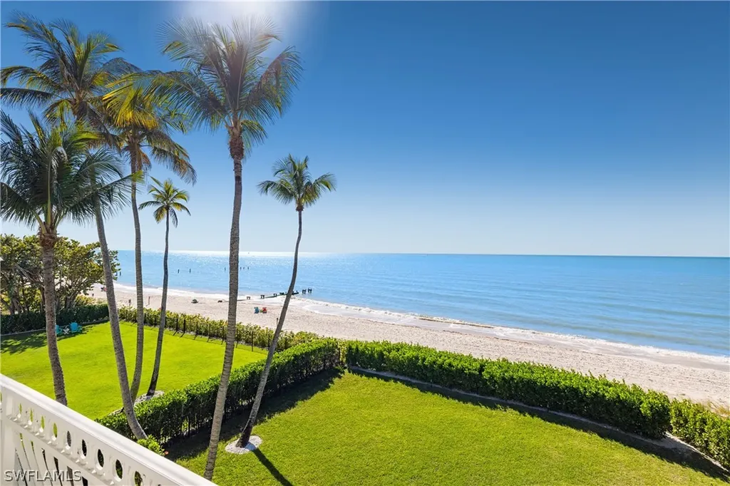 25 2nd Avenue S Naples FL 34102