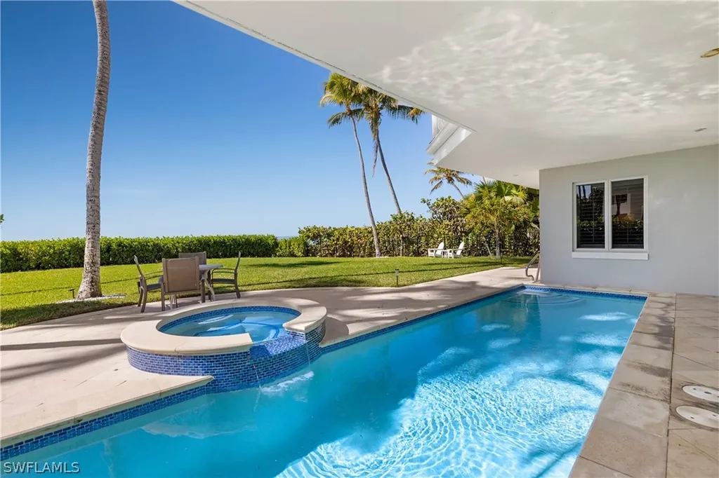 25 2nd Avenue S Naples FL 34102