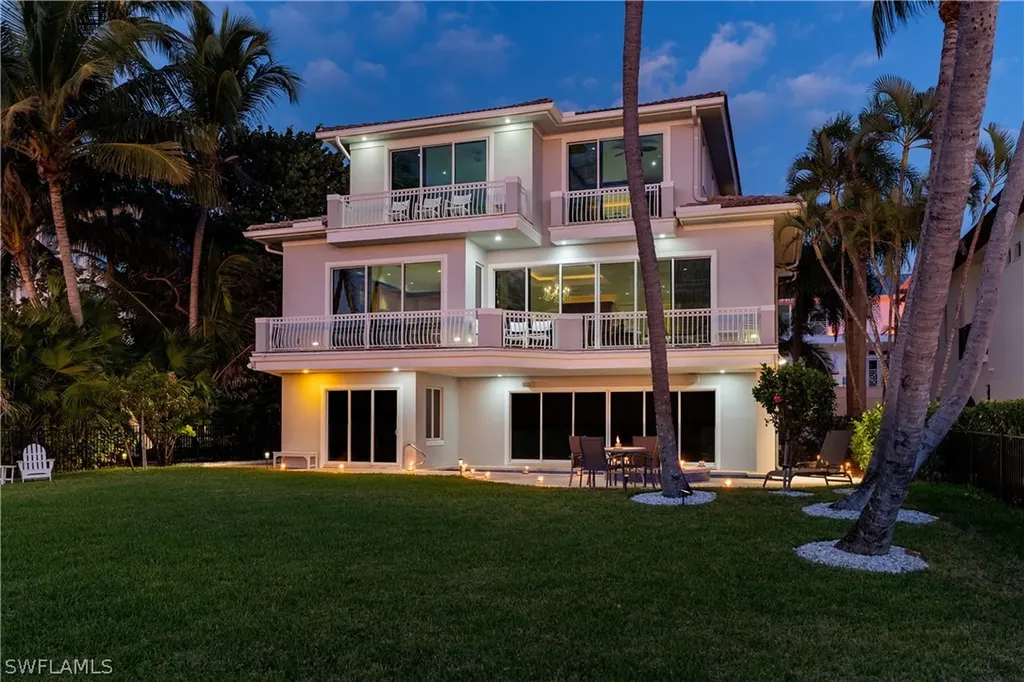 25 2nd Avenue S Naples FL 34102