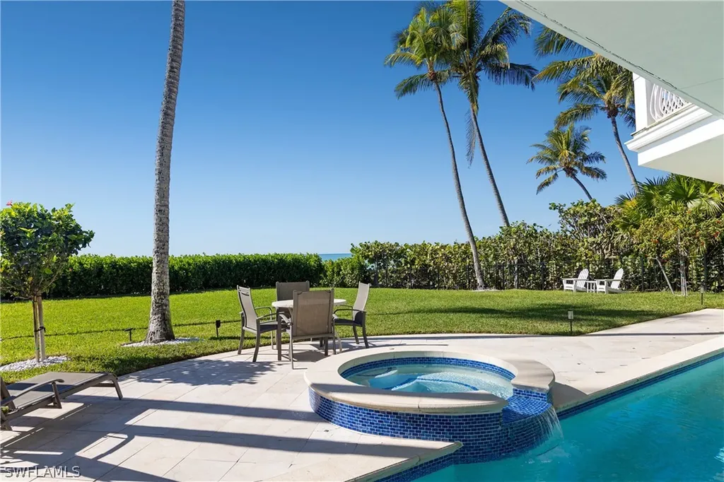 25 2nd Avenue S Naples FL 34102