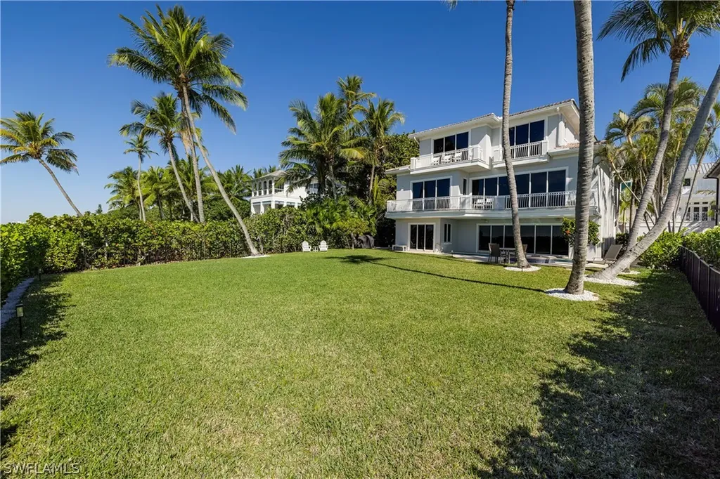 25 2nd Avenue S Naples FL 34102