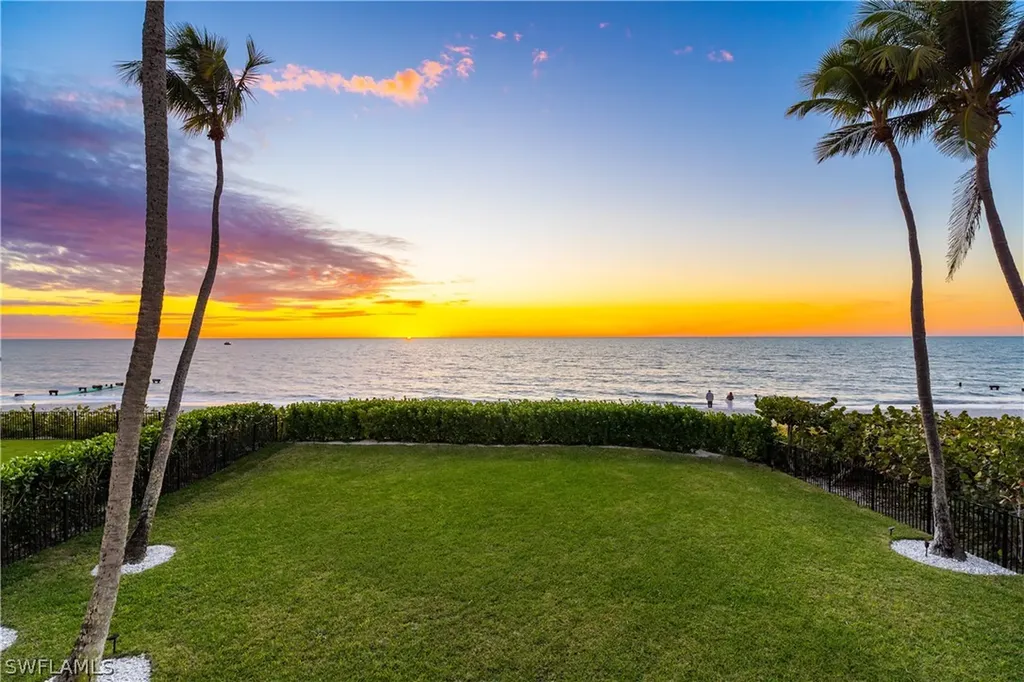 25 2nd Avenue S Naples FL 34102