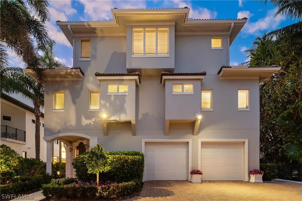 25 2nd Avenue S Naples FL 34102