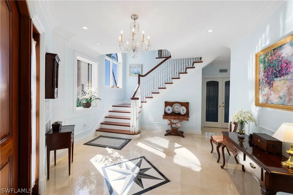 25 2nd Avenue S Naples FL 34102
