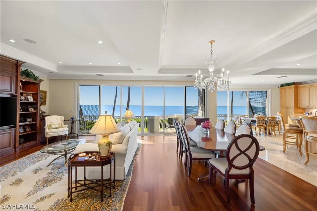 25 2nd Avenue S Naples FL 34102