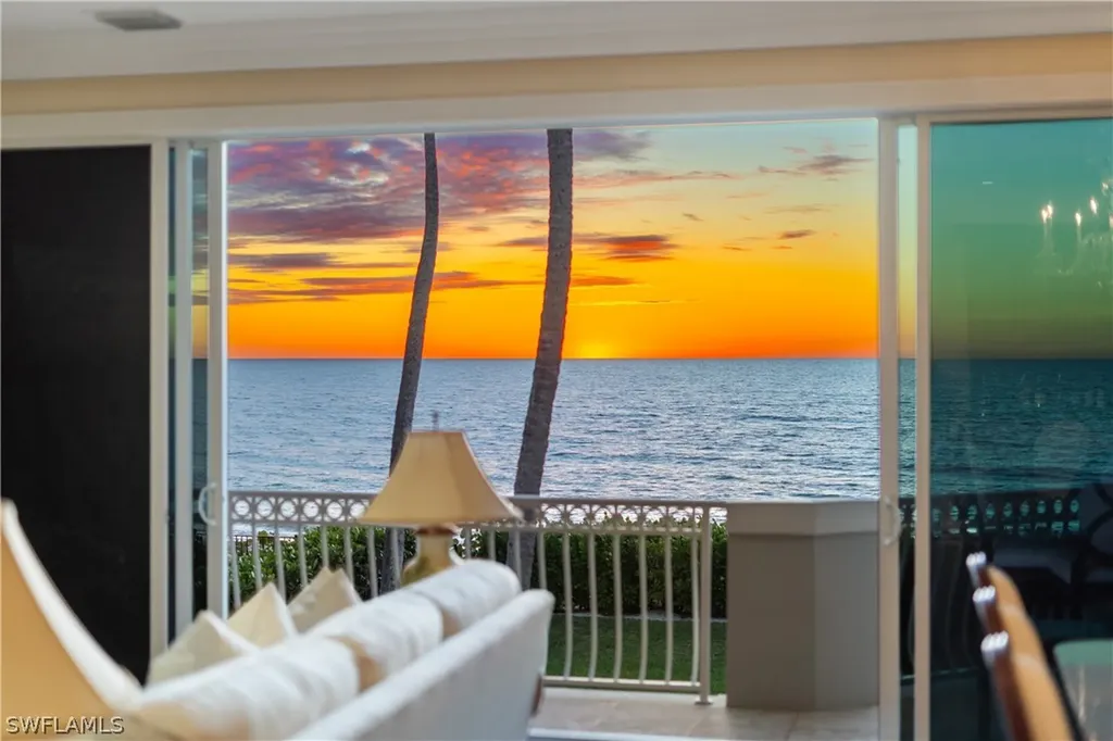 25 2nd Avenue S Naples FL 34102