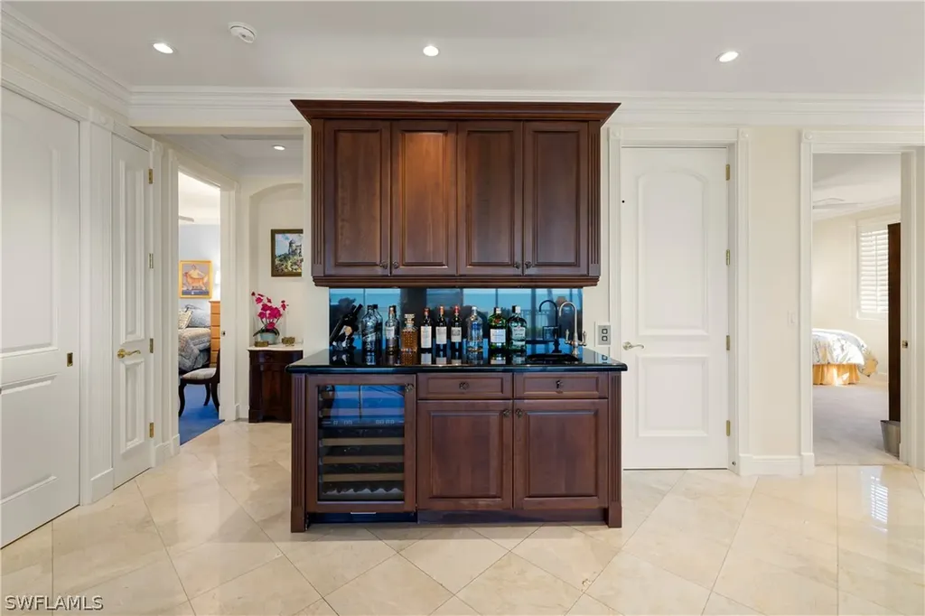 25 2nd Avenue S Naples FL 34102